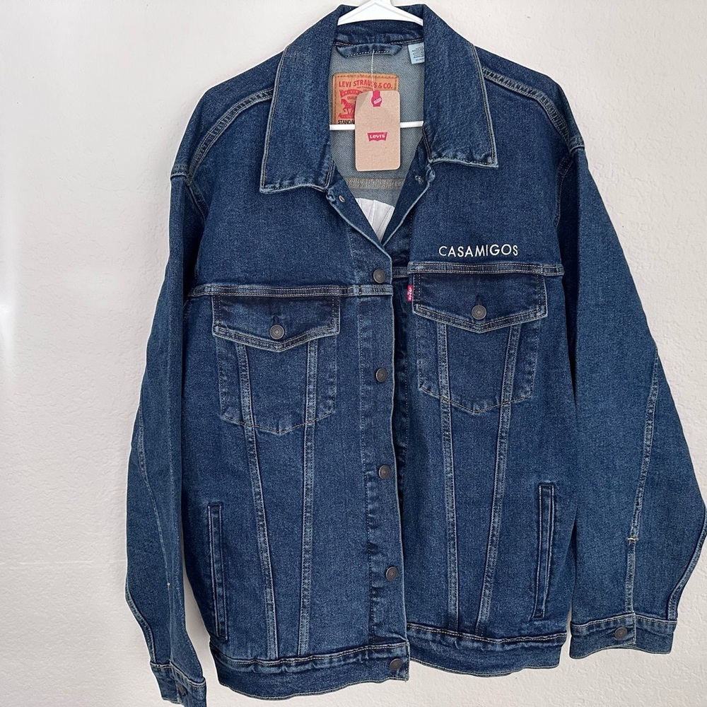 Levi’s Men’s Denim Jacket in Dark Blue with Embroidered Casamigos Logo NWT